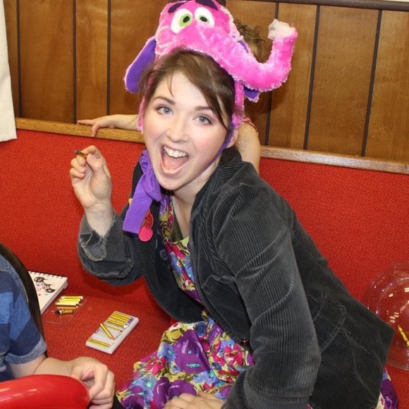 Meet your Posher, Roshell - Picture 3 of 5